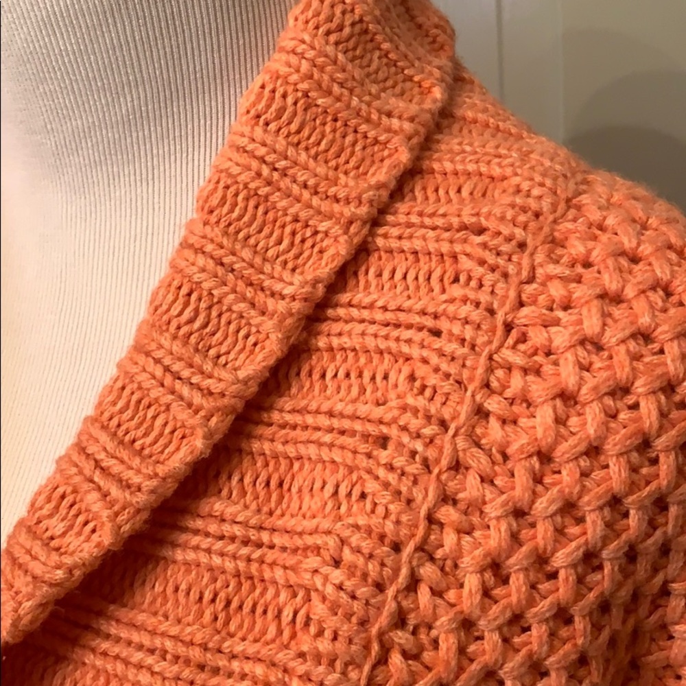 Lilly Pulitzer belted short sleeved sweater.